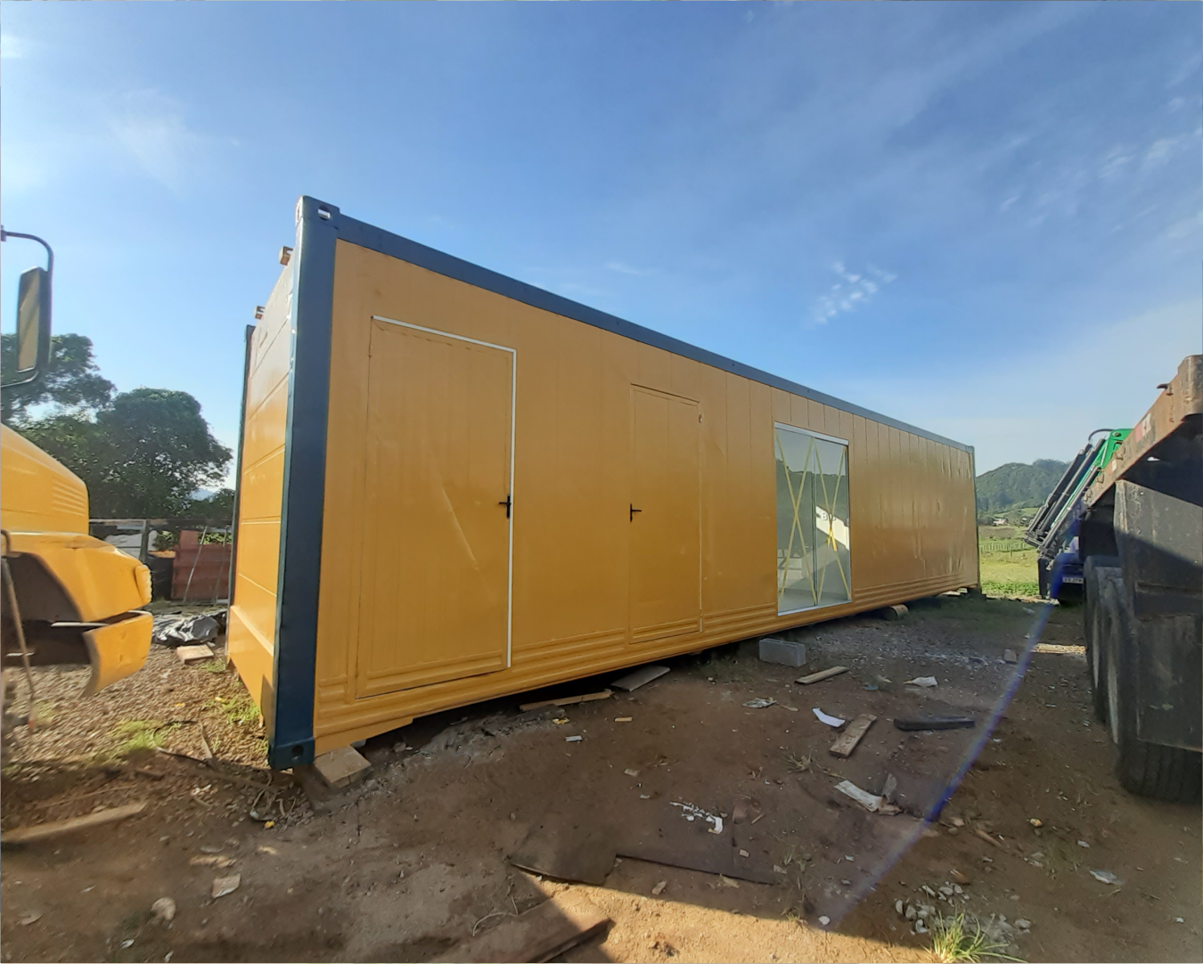 auto escola janaina - inside containers